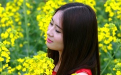 新闻里戴绿鱼头套男孩发声